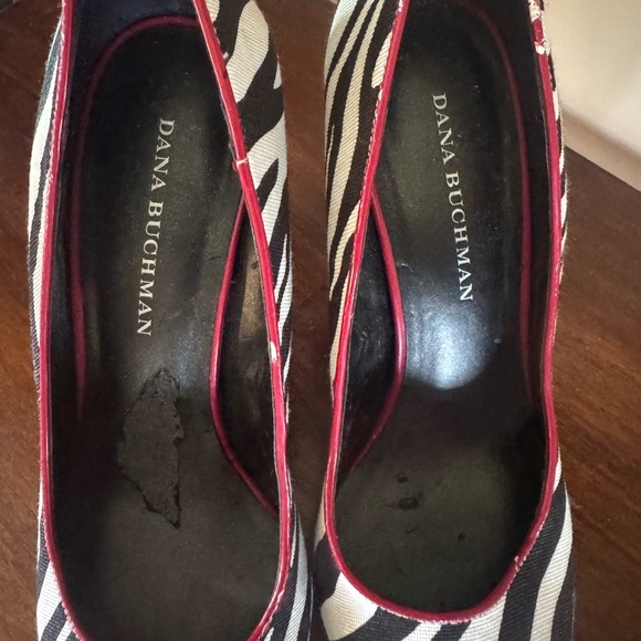 Dana Buchman Black and White Zebra Heels with Red Trim - Picture 6 of 6